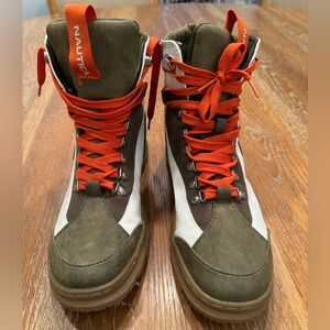 Us 9 women’s Nautica Bahati Hiking Boots in great condition